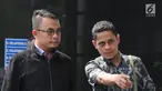 Ketua Fraksi PAN DPRD Lampung Agus Bhakti Nugroho (kiri) saat tiba di Gedung KPK, Jakarta, Jumat (27/7). Agus terjaring operasi tangkap tangan (OTT) KPK bersama Bupati Lampung Selatan Zainudin Hasan. (Merdeka.com/Dwi Narwoko)