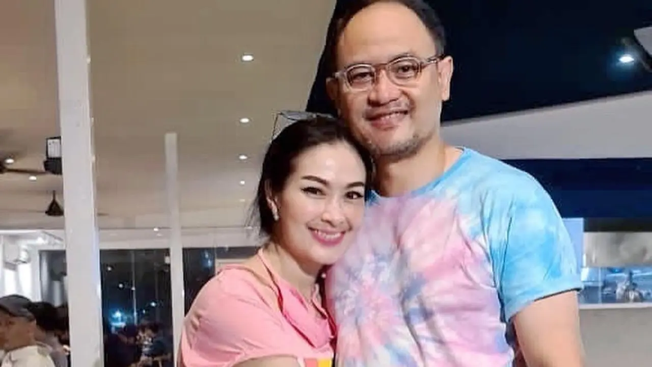 [Fimela] Iis Dahlia dan Satrio Dewandono