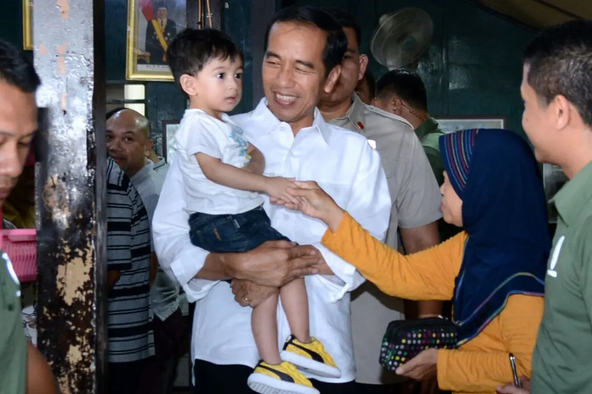 Jokowi Libur Akhir Pekan Bermain bersama Cucu
