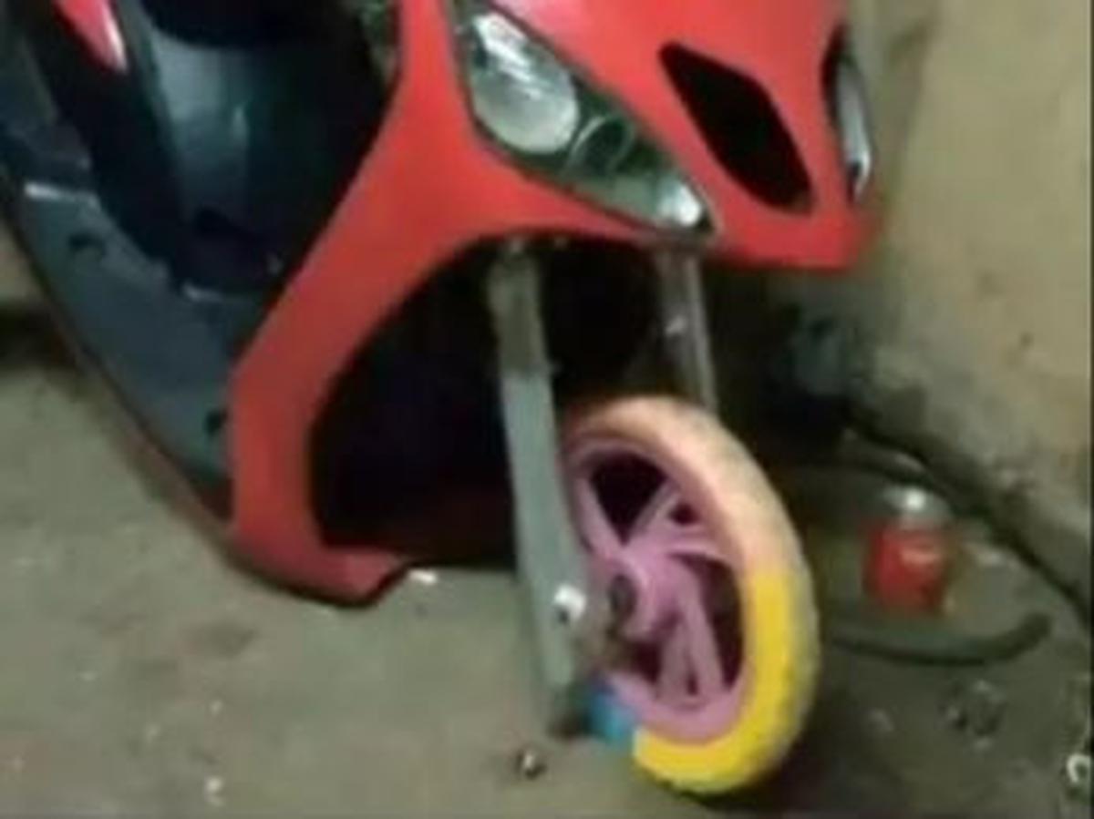 Mainan anak yang memiliki roda
