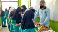 MBG Disajikan Prasmanan, Cara Unik SDN di Sukabumi Tumbuhkan Budaya Antre
