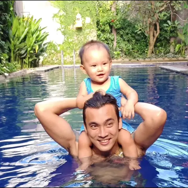 [Fimela] Rendy Kjaernett bersama anak-anak