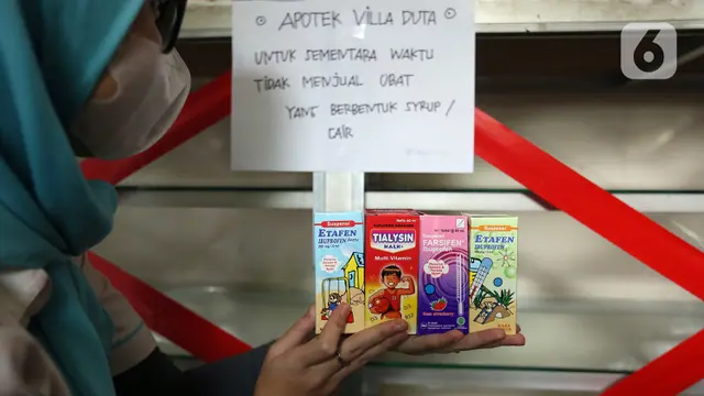 Menko PMK Muhadjir Effendy Bersama Wali Kota Bogor Bima Arya Sidak Obat Sirup Anak