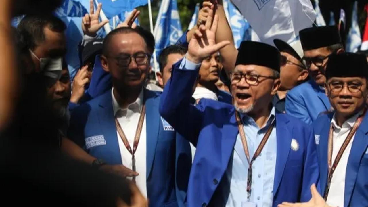 Kemudian Gus Afif dari Pondok Pesantren Amanatul Ummah Mojokerto, lalu Gus Sakti dari Pondok Pesantren Peta.