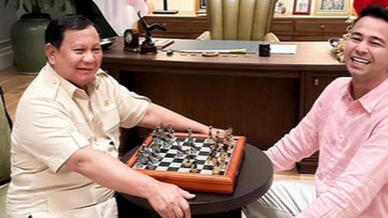 Potret Raffi Ahmad Tanding Catur Bareng Prabowo Subianto, Sebut Permainan Dipenuhi Strategi dan Kebijaksanaan