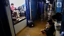 Pasar Cipulir di Jalan Ciledug Raya, Kebayoran Lama, Jakarta Selatan tersebut sempat terendam banjir hingga setinggi lutut orang dewasa. (Liputan6.com/Angga Yuniar)