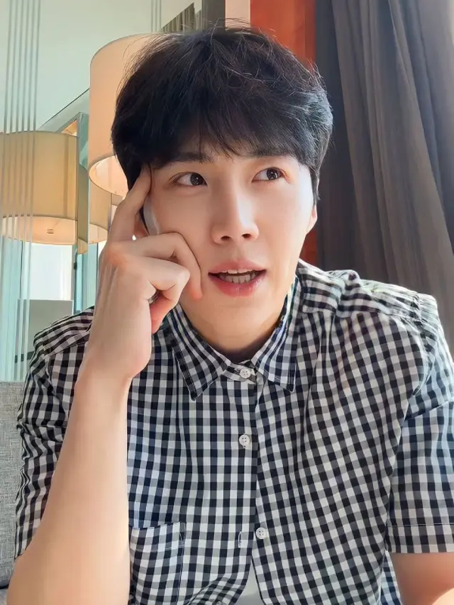 Ucapan Terima Kasih Dilontarkan Kim Seon Ho Saat Melakukan Live di WeVerse Ketika Diberitahu Bahwa The Childe Telah Menjadi Film Korea Terlaris Sepanjang Masa Kedua di Indonesia (Tangkapan Layar WeVerse)