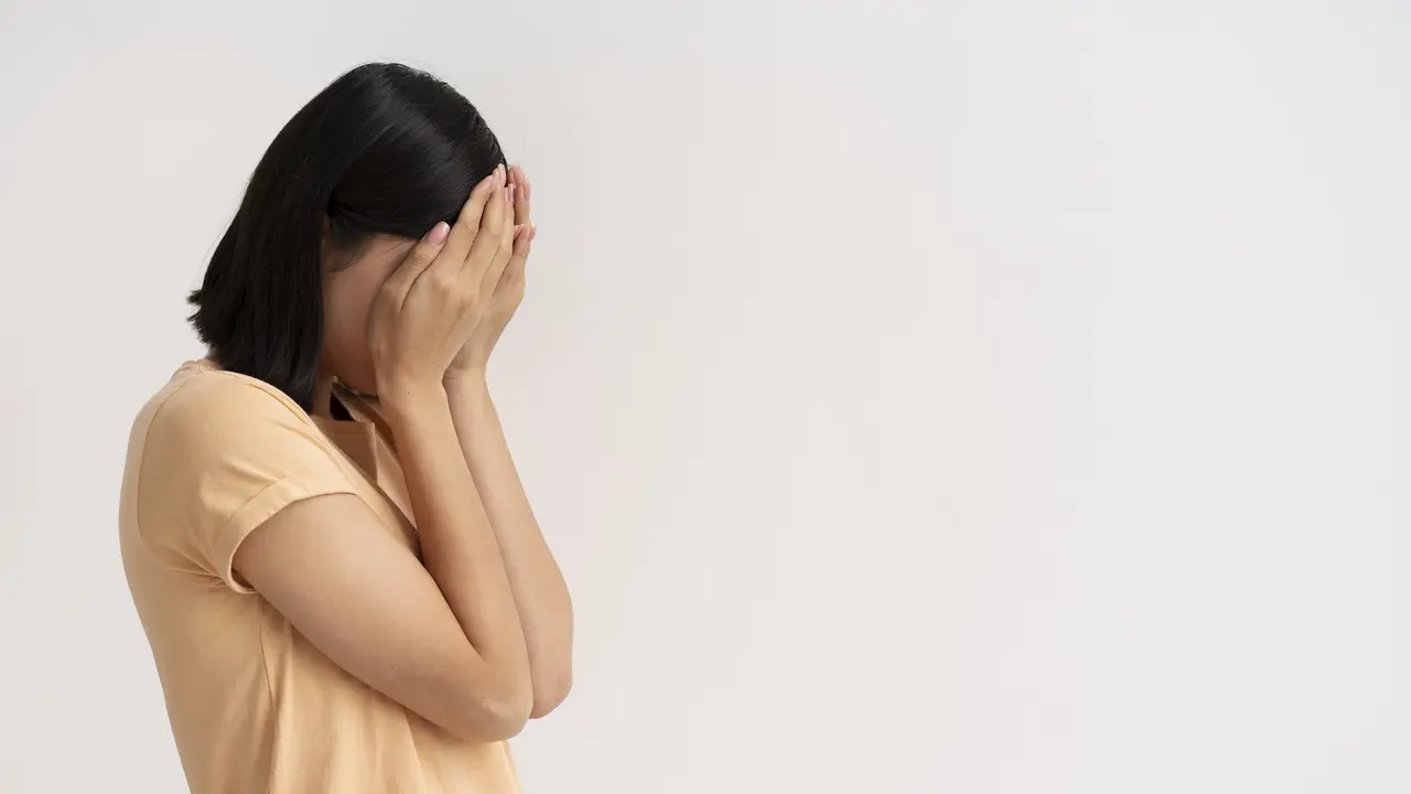 perempuan menangis