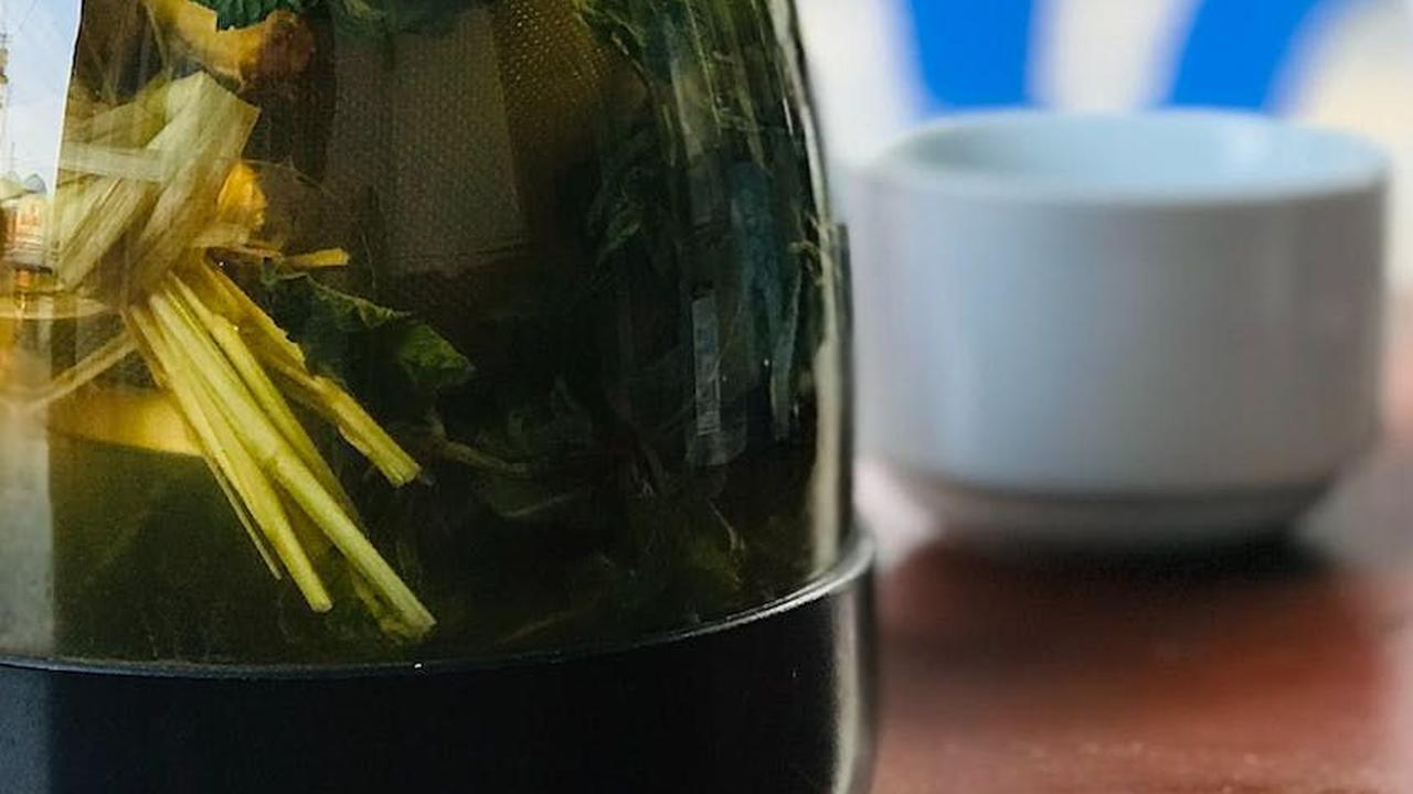Perbandingan Kopi Hitam dan Teh Hijau dalam Program Diet