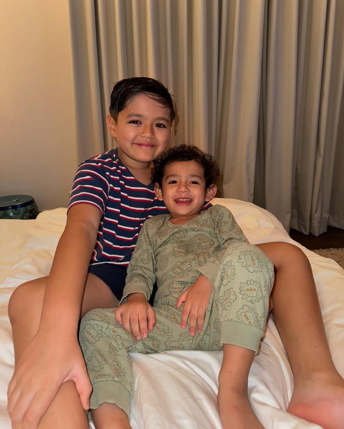 Sudah Punya 2 Adik, Ini 7 Momen Hangat El Barack Anak Jessica Iskandar Sebagai Kakak