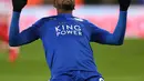 Pemain Leicester City, Kelechi Iheanacho merayakan golnya ke gawang Fleetwood Town pada babak ketiga Piala FA di King Power Stadium, Leicester, (16/1/2018). Leicester City menang 2-0. (AFP/Paul Ellis)