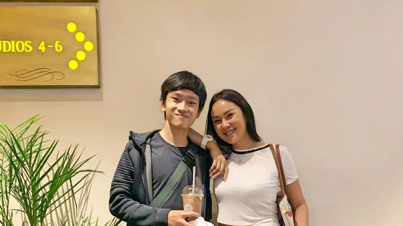 [Fimela] Azka Corbuzier dan Kalina