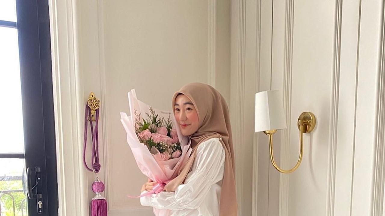 8 Potret Larissa Chou Tampil Fashionable dengan Padu Padan Hijab Syari’i