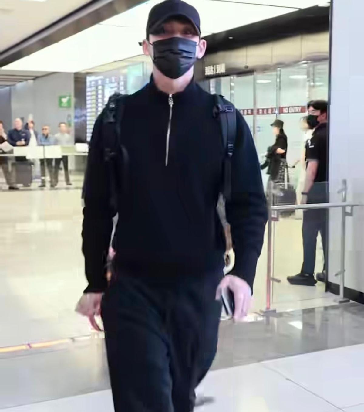 9 Gaya Airport SEVENTEEN yang Skena Banget, Tiap Membernya Punya Signature Look