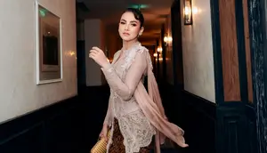 Gaya Olla Ramlan Kondangan ke Pernikahan Mantan Suami, Cantik Berkebaya