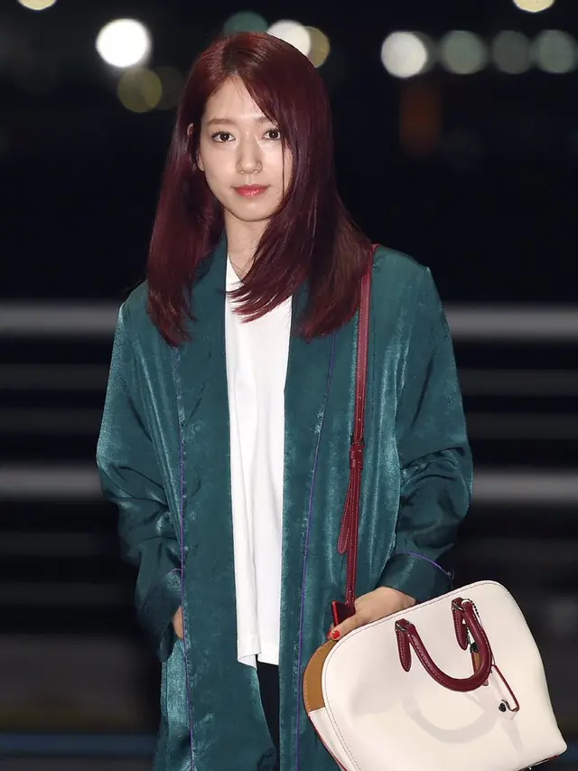 [Bintang] Pesona Airport Fashion Park Shin Hye dan 2 Aktris Korea yang Memikat Hati