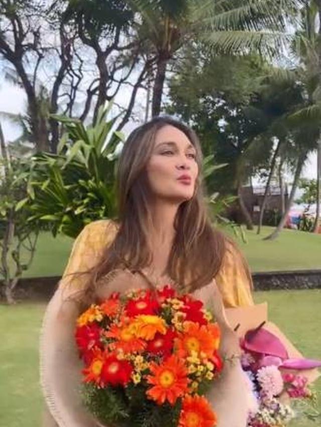 Ulang Tahun ke-39, Ini 5 Potret Luna Maya Rayakan Bersama Ibu yang Tampil Menawan