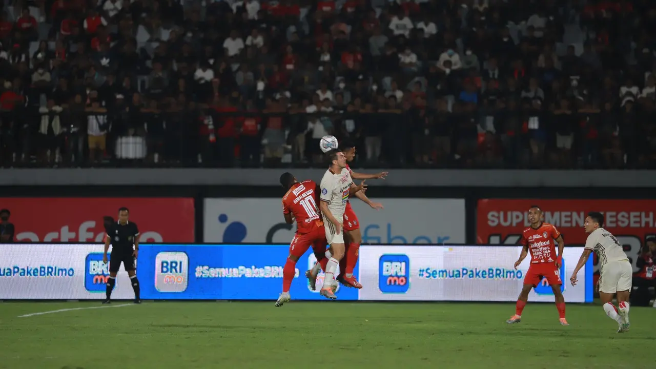 Keseruan pertandingan BRI Liga 1