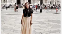 Maia Estianty saat jalan-jalan di Milan, Italia. (dok. Instagram @maiaestiantyrealhttps://www.instagram.com/p/BzA41-LHywd/Putu Elmira)