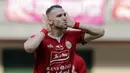 Striker Persija Jakarta, Marko Simic, melakukan selebrasi usai membobol gawang PSIS Semarang pada laga Liga 1 di Stadion Patriot, Bekasi, Minggu (15/9). Persija menang 2-1 atas PSIS. (Bola.com/M Iqbal Ichsan)