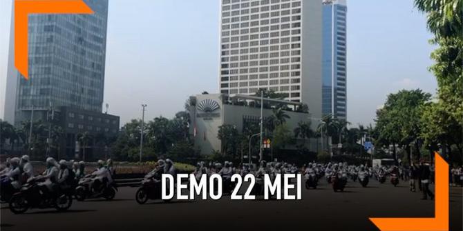 VIDEO: Puluhan Pengendara Motor Datangi Bawaslu