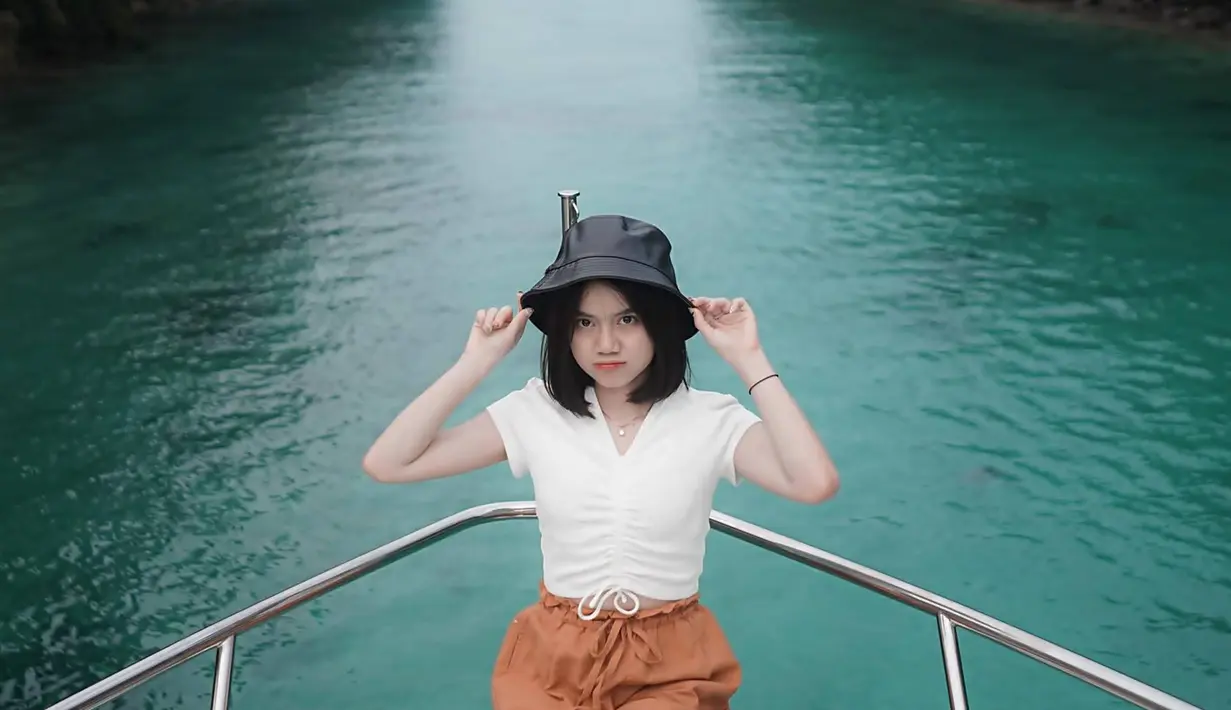 Bagi pecinta game mobile, sosok Kayes menjadi salah satu figur yang memandu para fans Landak Kuning sebutan ONIC Esports untuk mendukung tim tersebut dalam setiap perhelatan. Tidak heran bahwa tim yang menaunginya ini memiliki banyak penggemar. (Liputan6.com/IG/@ewkharis)