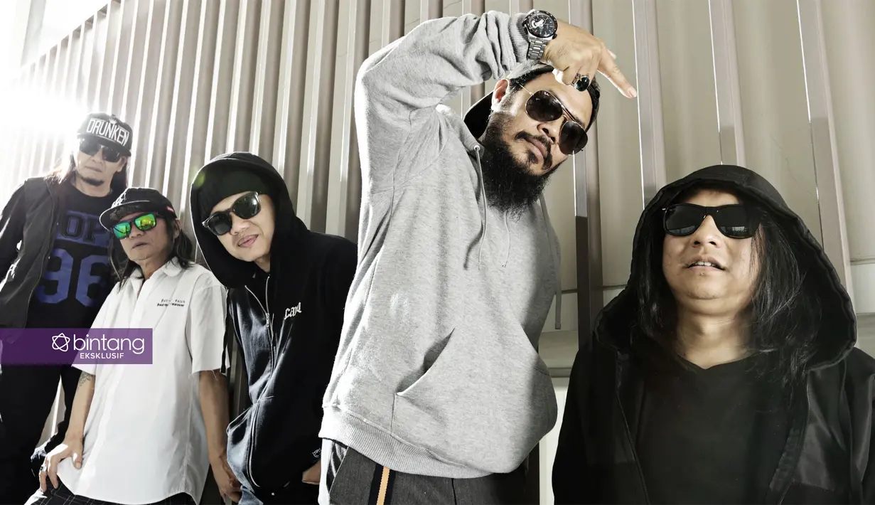 Diusianya yang kini telah 21 tahun, para personel ini semakin solid. Lantas seperti apa cara mereka bisa tetap bersama dan selalu kompak. Meski saat itu vokalisnya, Krisyanto pernah hengkang dan kini kembali lagi. (Bambang E. Ros/Bintang.com)