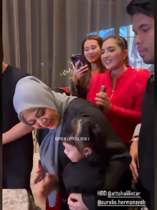 Aaliyah Massaid Ultah Atta
