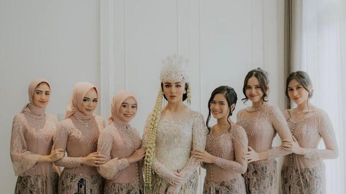 Model gaun top hijab modern