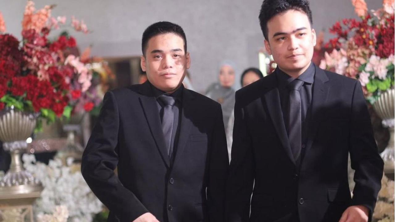 7 Potret Omar dan Keanu Anak Kembar Cindy Fatikasari di Usia 21, Wajah Tampan Mereka Bikin Netizen Terpesona