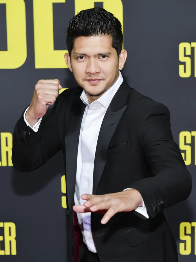 Gaya Iko Uwais Saat Hadiri Pemutaran Film di Los Angeles