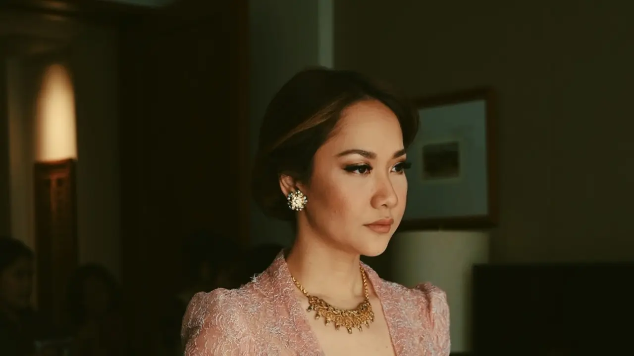 Potret Bunga Citra Lestari Kondangan Pakai Kebaya (sumber: instagram/bclsinclair)