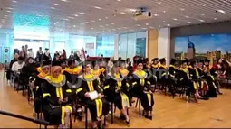 Sambil Bekerja di Hong Kong, 26 Pekerja Migran Indonesia Berhasil Raih Gelar Sarjana UT