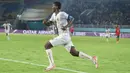 Timnas Mali U-17 menjadi tim terakhir yang memastikan lolos ke babak semifinal Piala Dunia U-17 2023 setelah mengalahkan Timnas Maroko U-17 dengan skor tipis 1-0 pada laga perempat final di Stadion Manahan, Solo, Sabtu (25/11/2023) malam WIB. Gol tunggal kemenangan Mali dicetak sang kapten, Ibrahim Diarra pada menit ke-81. Dengan hasil ini, Timnas Mali U-17 akan bersua Prancis di babak semifinal. (Doc. LOC WCU17/RKY)