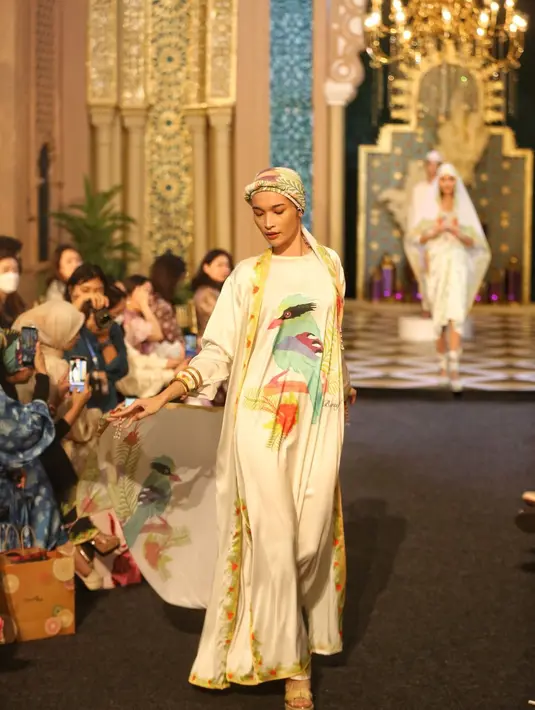 Ghea Resort kembali mengangkat tema alam dan budaya Indonesia pada koleksi raya 2023.  [Foto: Adrian Utama P].