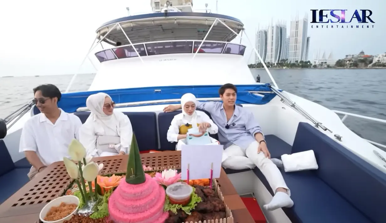 Lesti Kejora dan Rizky Billar (Youtube/Leslar Entertainment)