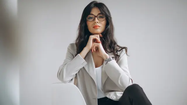 wanita oktober karismatik tenang