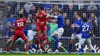 Gol kemenangan Liverpool akhirnya tercipta melalui Virgil Van Dijk melalui skema tendangan sudut. Ia sukses menjebol gawang Jordan Pickford melalui sundulannya. (AP Photo/Ian Hodgson)