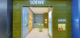 Kabar baik dari LOEWE Perfumes, yang membuka butik permanen baru pertamanya di Plaza Indonesia. Dengan tampilan butik yang apik, LOEWE Perfumes hadir dengan nuansa tropis yang memikat. / Foto : doc LOEWE Perfumes.