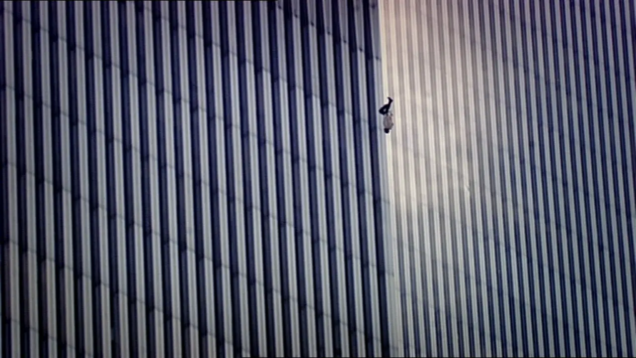 Menguak Pria Misterius di Foto Mengerikan Tragedi WTC 9/11*BLM