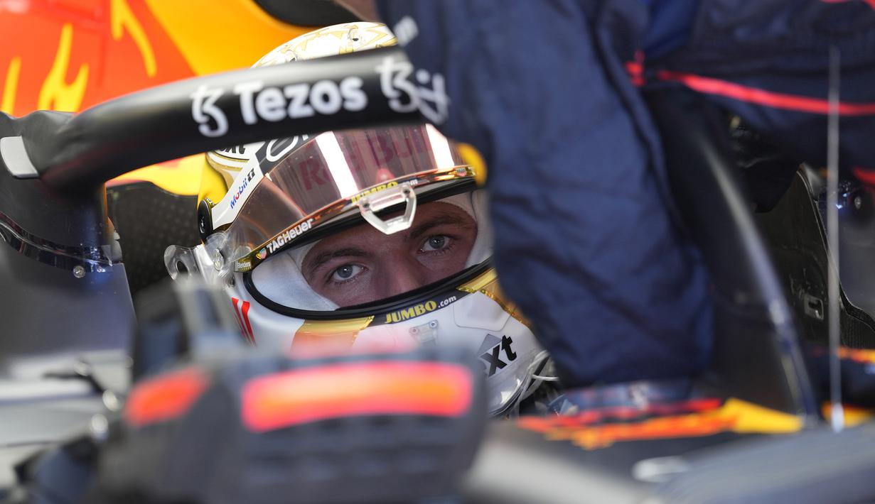 Max Vestappen memulai balapan di Sirkuit Monza dari posisi ke-7. Sementara pole position dipegang oleh pembalap asal Monako dari tim Ferrari, Charles Leclerc. (AP/Antonio Calanni)