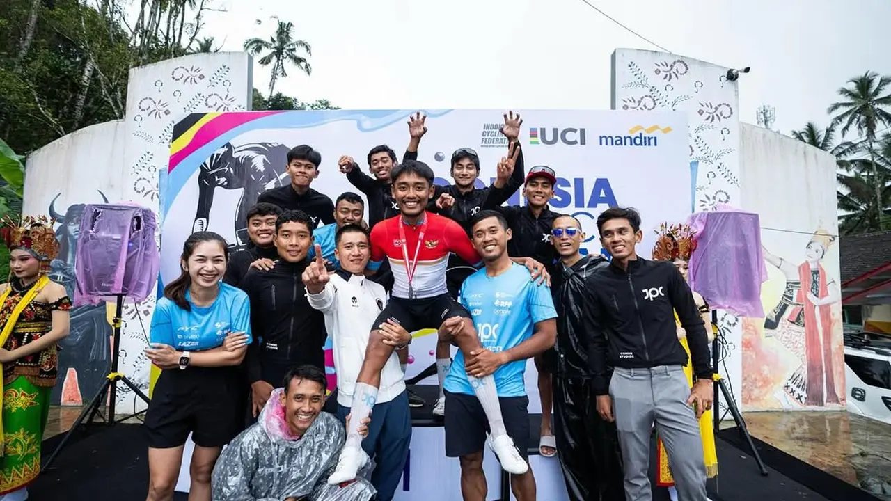 Muhammad Abdurrohman untuk memastikan gelar juara nasional road race di kelas Men Elite.