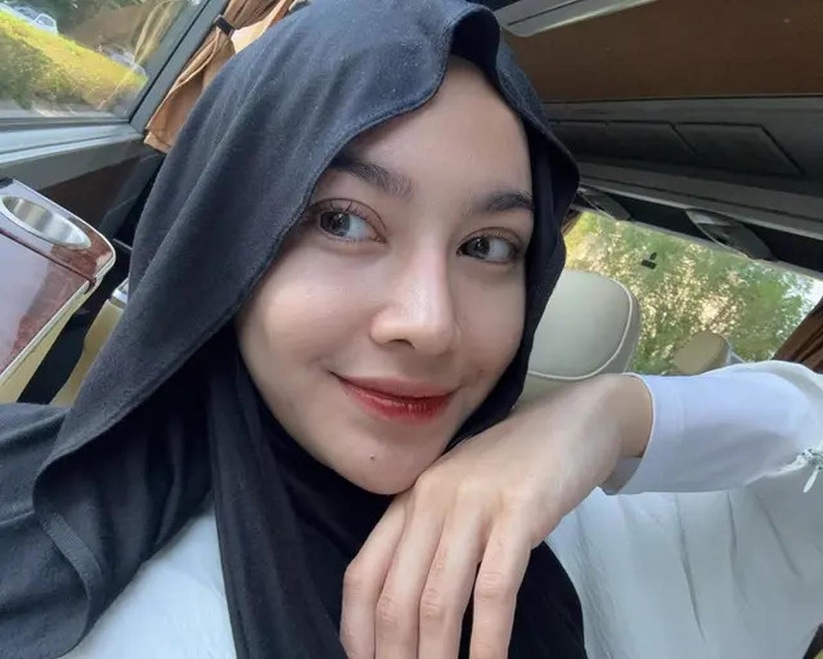 Top 3 Islami: Foto-Foto Mahalini Kenakan Jilbab Meleyot yang Diprediksi jadi Tren 2025