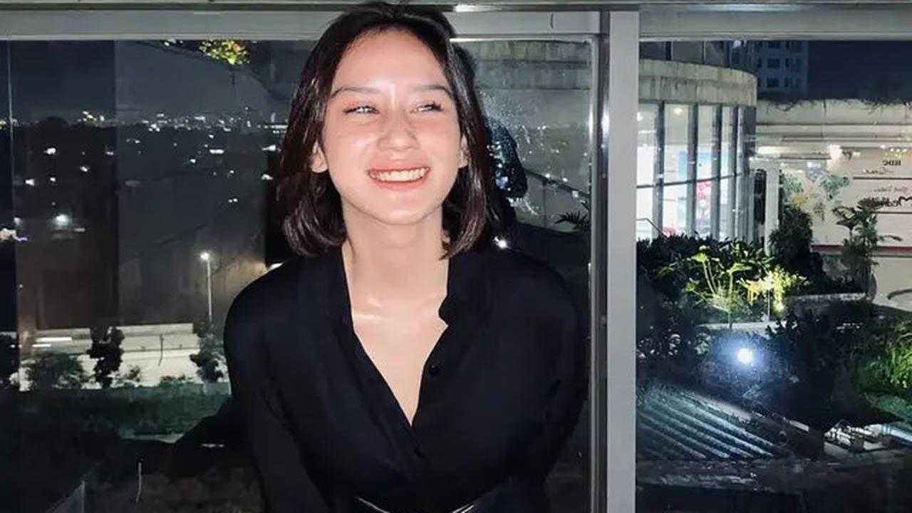 7 Potret Luna Alhamdy Dikabarkan Dekat Virgoun, Pamer Foto Bareng