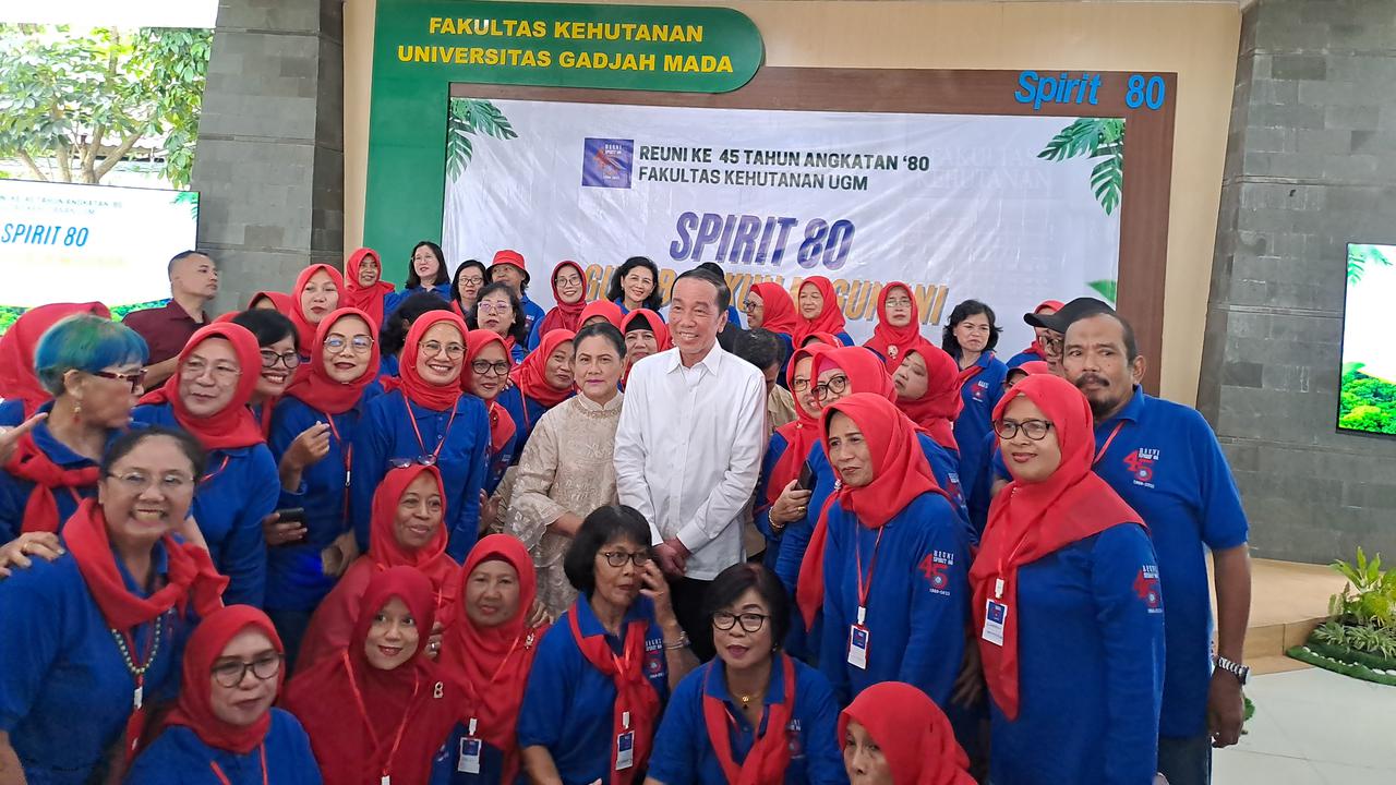 Jokowi di acara alumni FK UGM