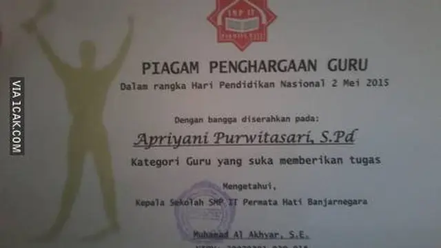 6 Piagam Penghargaan Ini Kelewat Unik, Bikin Ngakak