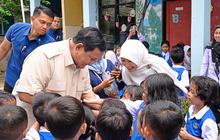 Senyum Prabowo Disambut Antusias Pelajar SD dan TK saat Sidak Makan Bergizi Gratis