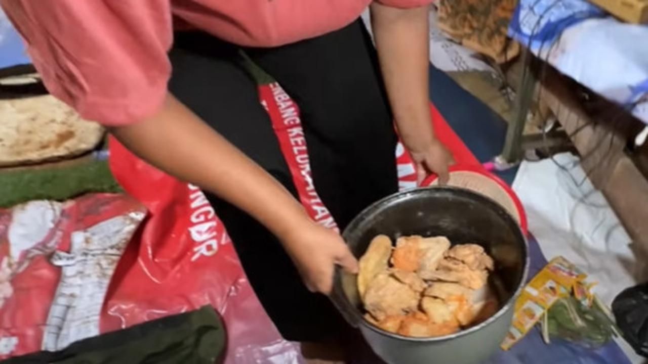 Miris, Wanita Paruh Baya Ini Beli Ayam Bekas Restoran Untuk Menu Makan 'Alhamdulillah, Enggak Pernah Sakit Kuasa Allah'