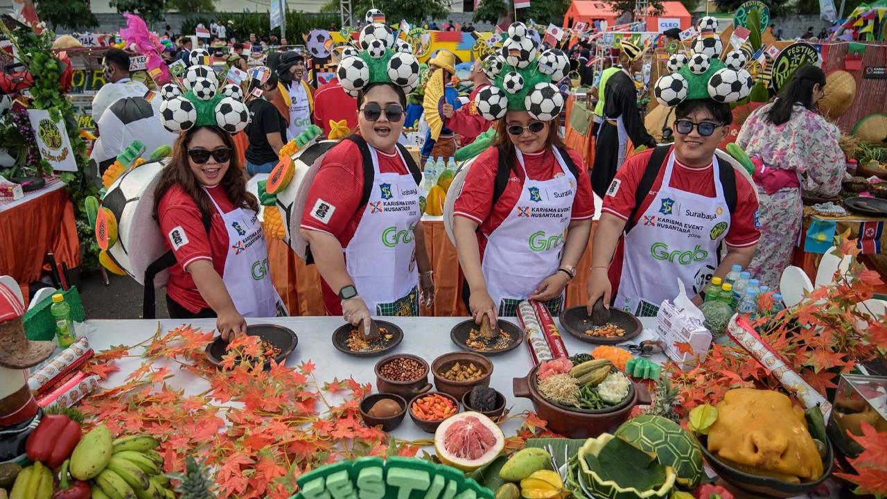 FOTO: Warna Warni Rujak Phoria Meriahkan HUT Ke-733 Surabaya