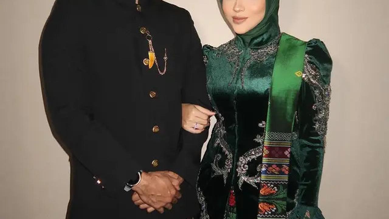 Adu Gaya Ibu Daerah Bandung di Hari Kartini 2025, Margin Wieheerm vs Syahnaz Sadiqah dalam Balutan Kebaya